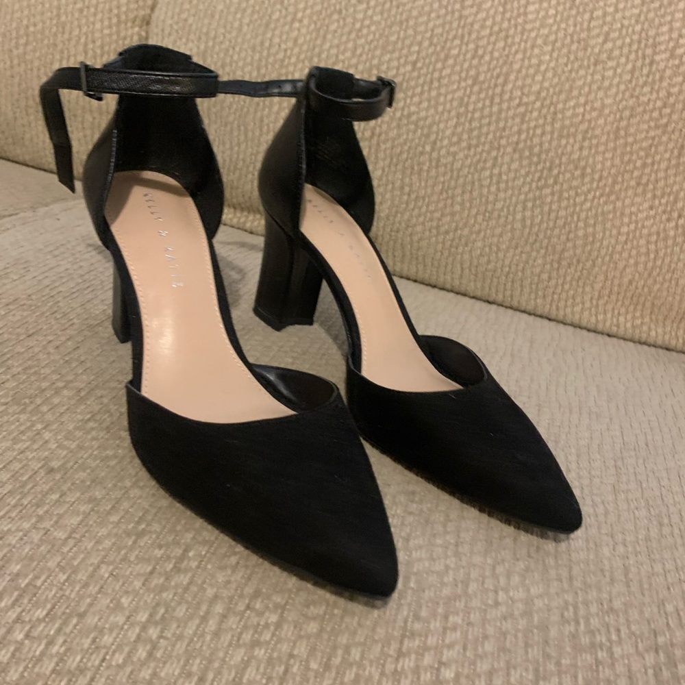 Black Pumps with ankle straps